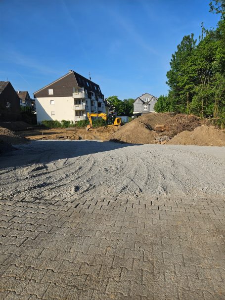 Der Bagger rollt...